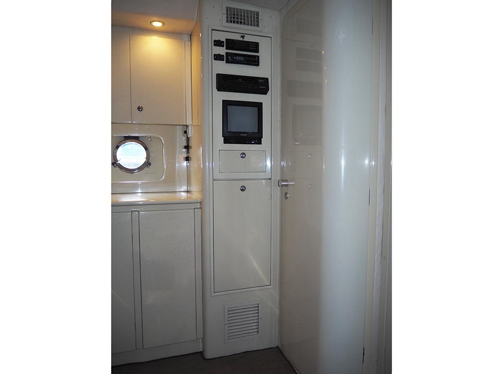 Saloon, Accommodation